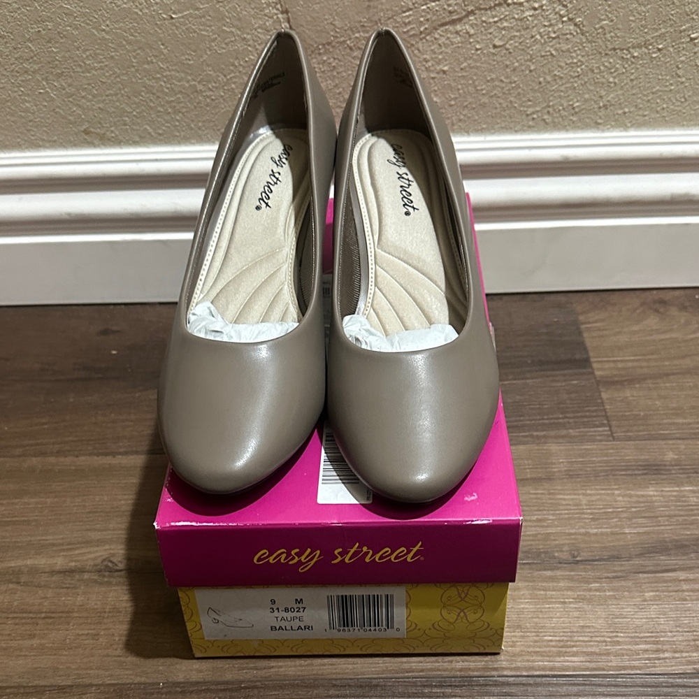 Easy Street Women's Elegant Beige Heels